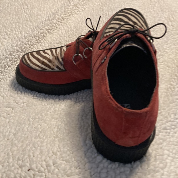 Mens T.U.K. Shoes Size 9 Zebra Print - Picture 2 of 3